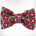 Load image into Gallery viewer, Daisies Doggie Bow Tie